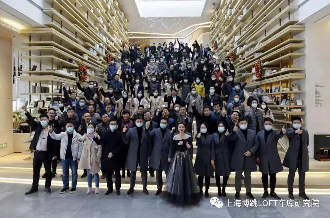 宝坻全国一百多人在华侨城汉口道6号参观研讨LOFT专利车库技术！